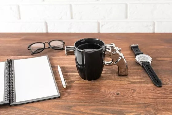 "Šerifo" puodelis su šautuvo formos rankena, 360 ml